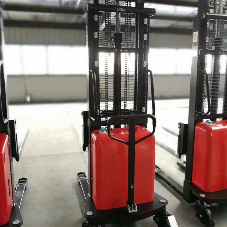 Apilador semi eléctrico